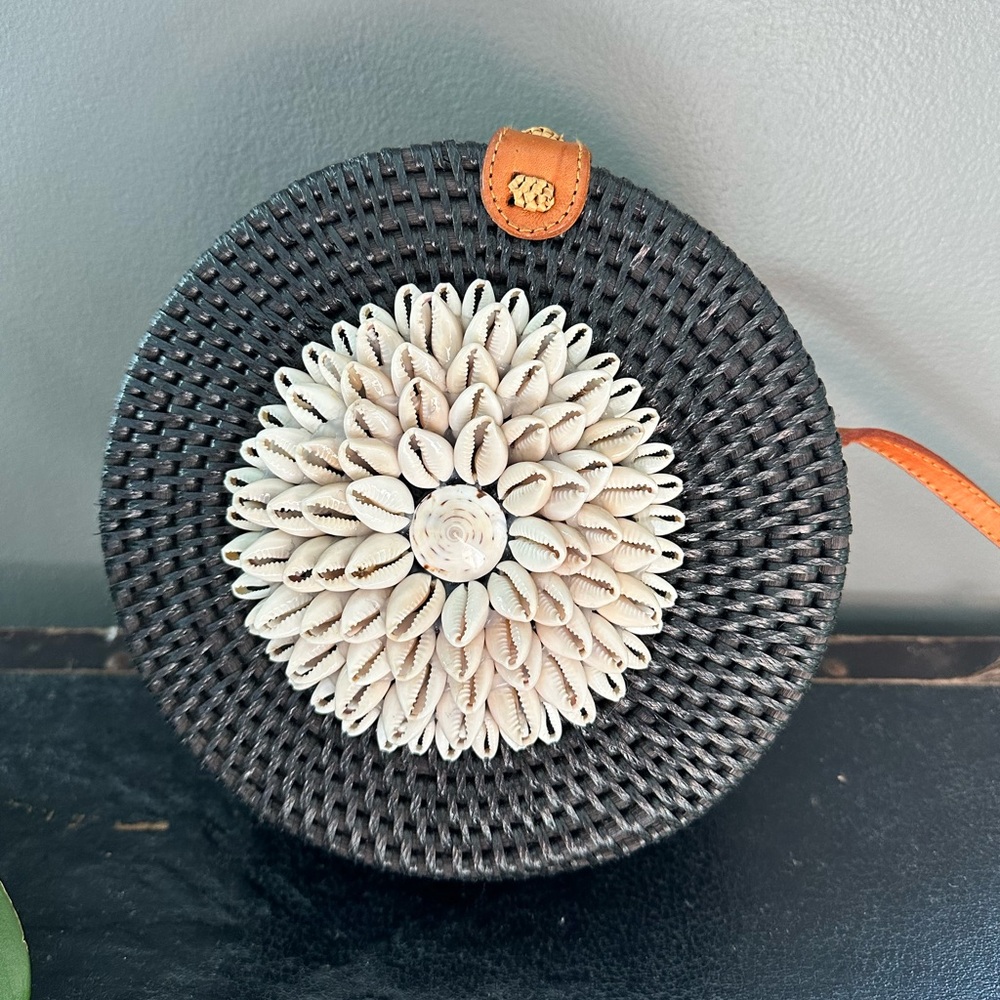 Whicker purse with leather strap and shells